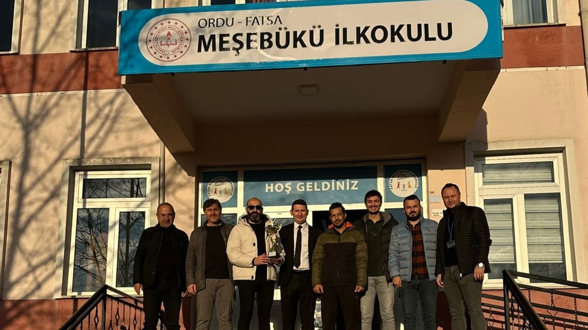 Voleybol Turnuvası Kupa Takdimi